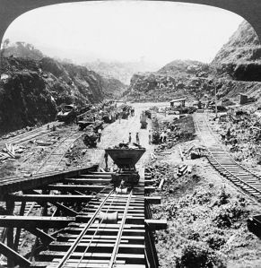 Digging the Panama Canal in 1907